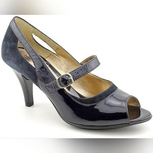 Sofft Gagny Metallic Navy Patent Size 8.5 EUC. Like new maybe worn 1x. 